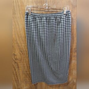 Nuggles 31" Houndstooth Skirt